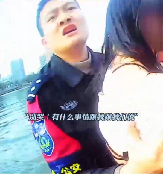 “透骨奇寒...但无论如何也要救上来...”