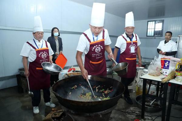 大龄农民工回乡再就业,成为“香饽饽” 大龄农民工回乡再就业,成为“香饽饽”