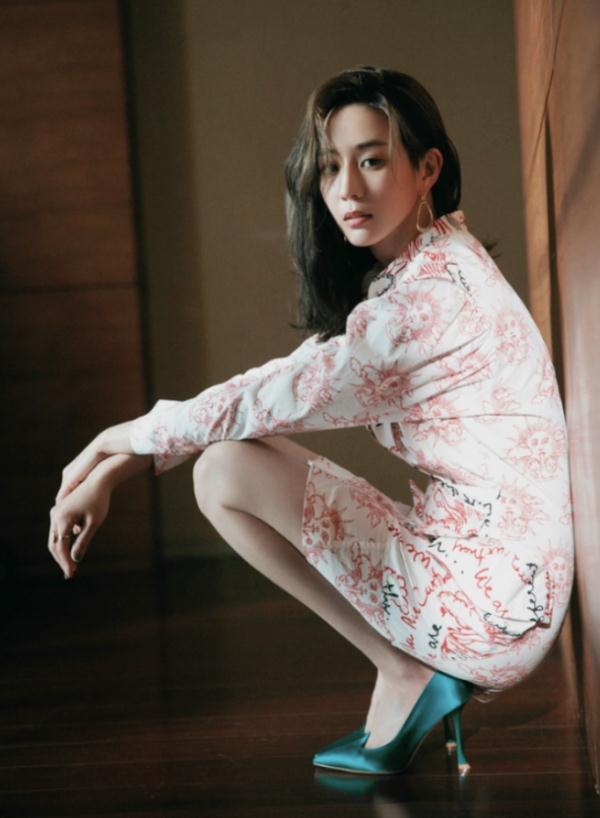 知名女艺人拍照姿势上热搜！网友们纷纷跟风，医生紧急提醒→