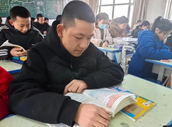 赞丨银川一学生捡到失主“救命钱”,分文未动归还! 赞丨银川一学生捡到失主“救命钱”,分文未动归还!