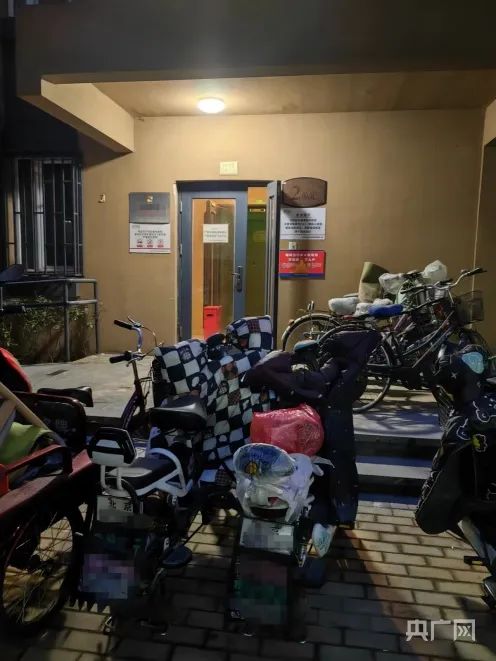 为什么电动车违规停放充电屡禁不止？记者调查致命隐患的背后→