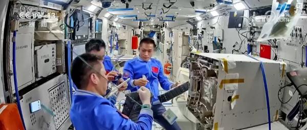 三个“非常完美”、1个首次、多个成果!点赞,神舟十七号乘组 三个“非常完美”、1个首次、多个成果!点赞,神舟十七号乘组