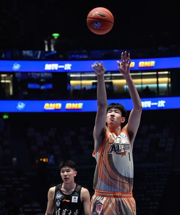 CBA全明星赛星锐赛 | 清华大学队胜星锐一年级队