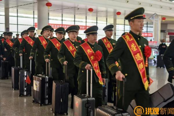 就在南昌西站！这一幕，感动！