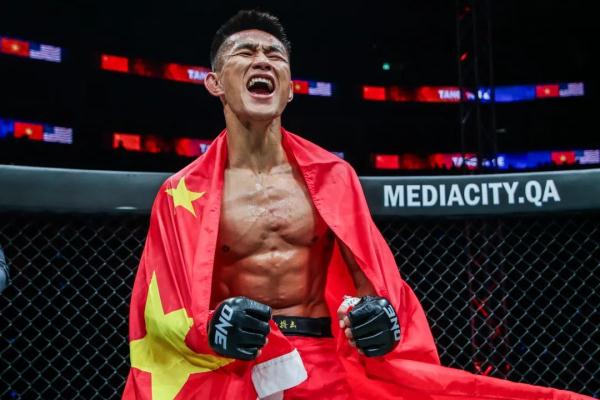 唐凯成功卫冕！“我要把金腰带长长久久留在中国”