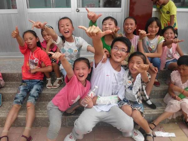 “我应该给十年前的支教老师打电话吗”？