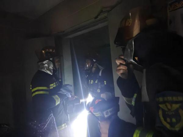 将电动自行车带上17楼充电,夜间起火!车主被拘留3天! 将电动自行车带上17楼充电,夜间起火!车主被拘留3天!