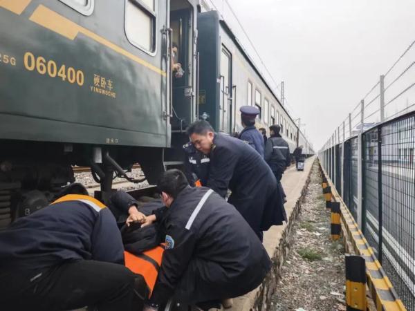 这趟旅客列车,临时停靠货运编组站,为啥? 这趟旅客列车,临时停靠货运编组站,为啥?