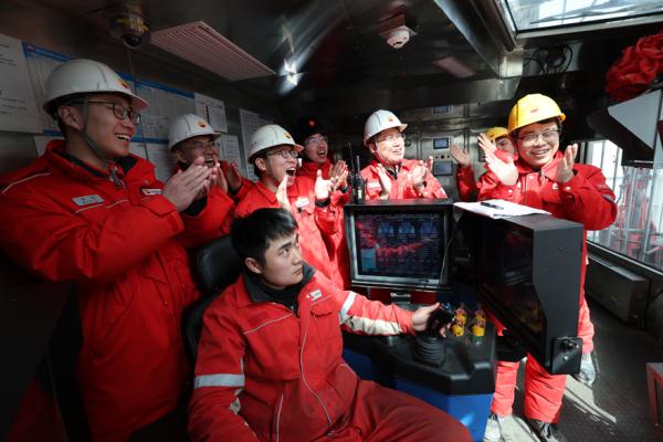 刷新亚洲最深直井纪录 深地塔科1井钻探深度突破1万米大关