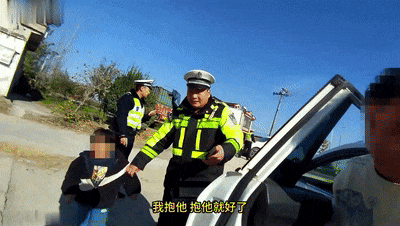 酒后开车还带娃，这个爸爸不靠谱！