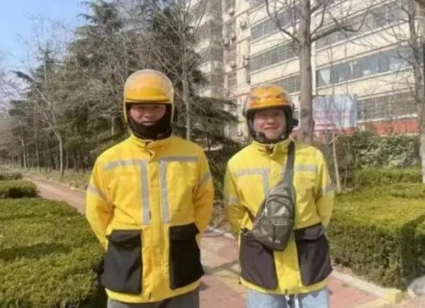 点赞山东小伙儿！90后、00后外卖小哥送餐途中联手灭火！