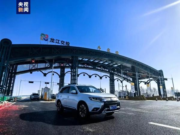 黑龙江省三条高速公路正式交工通车