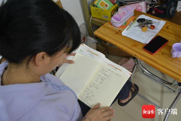 “妈妈别哭了,我还能听到鸟儿在叫......” “妈妈别哭了,我还能听到鸟儿在叫......”