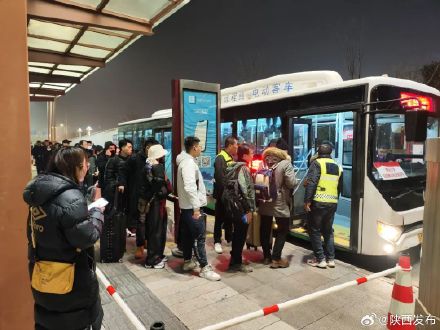 等待夜归旅客 西安这条公交线路没有固定收班时间