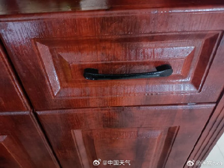 华南“专供”回南天来了 6日将有所缓解 华南“专供”回南天来了 6日将有所缓解