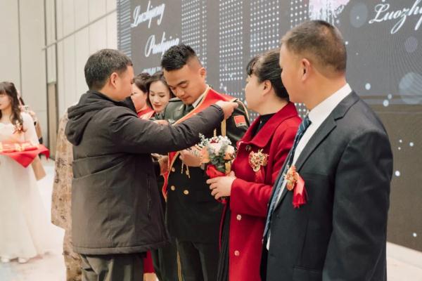 恭喜!他们结婚了 恭喜!他们结婚了