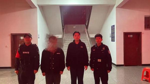 男子刮刮乐“中奖”!兑不了? 男子刮刮乐“中奖”!兑不了?