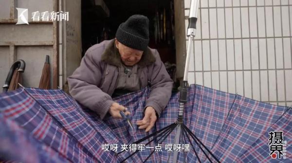 许多人慕名而来！沪一宝藏小店"全年无休"，老板已96岁高龄