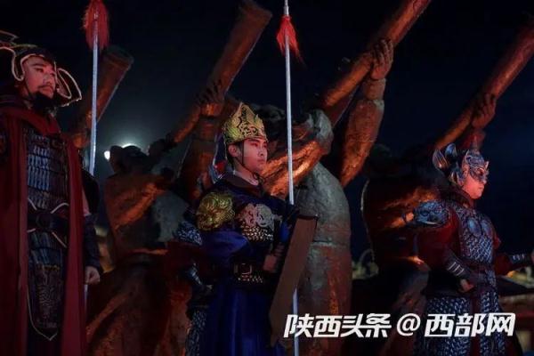 西安“丢刀侍卫”换新刀了!欢迎来看带刀版侍卫 西安“丢刀侍卫”换新刀了!欢迎来看带刀版侍卫