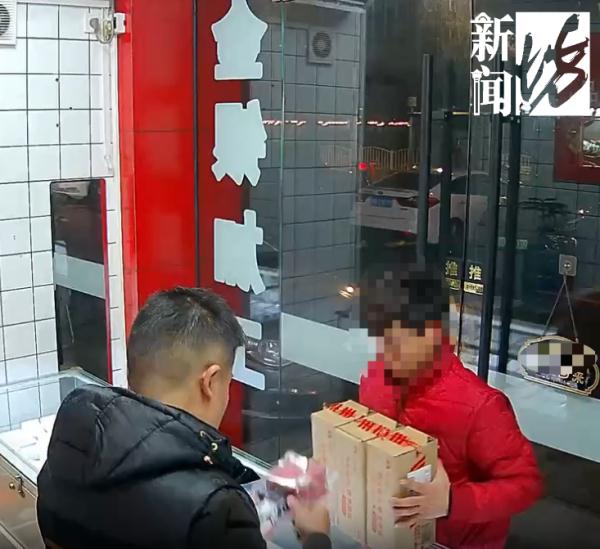 随手“拿”的快递都是黄金！沪一小哥有“透视眼”？真相...