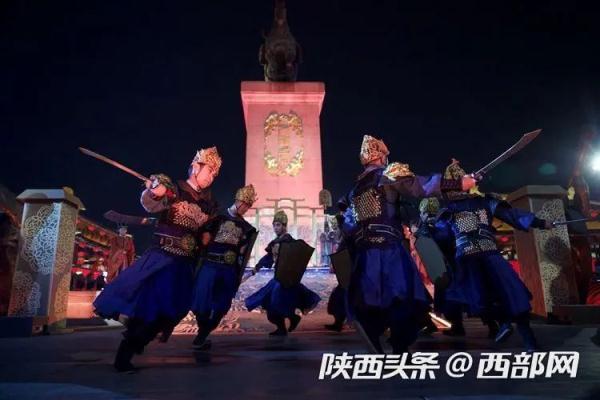西安“丢刀侍卫”换新刀了!欢迎来看带刀版侍卫 西安“丢刀侍卫”换新刀了!欢迎来看带刀版侍卫
