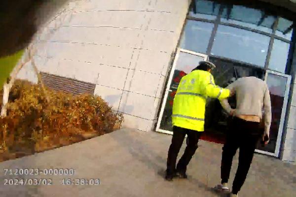 争分夺秒,“警”急救助 争分夺秒,“警”急救助