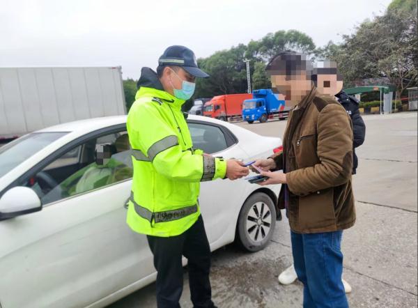 高速上逆行7公里？司机：误解了导航的意思