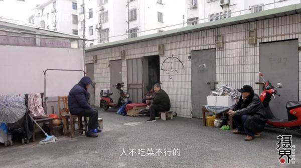 许多人慕名而来！沪一宝藏小店"全年无休"，老板已96岁高龄