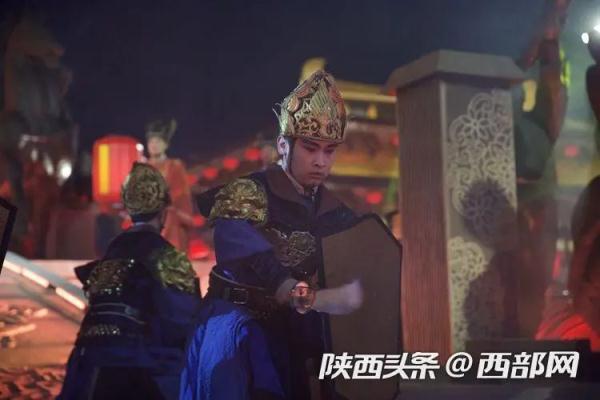 西安“丢刀侍卫”换新刀了!欢迎来看带刀版侍卫 西安“丢刀侍卫”换新刀了!欢迎来看带刀版侍卫