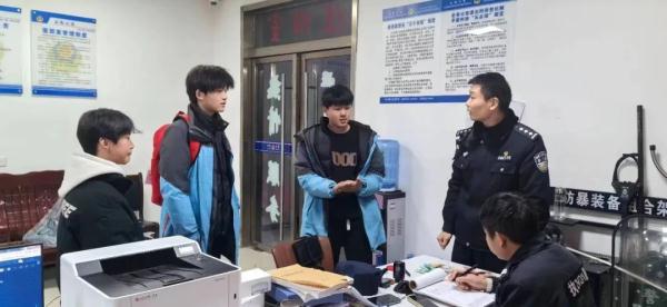 阜阳孙宇硕、肖晨雨、肖志豪、侯蔓妮，谁认识？民警到学校，点名找他们！