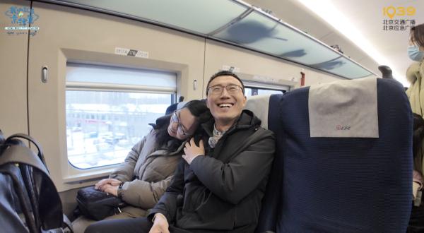 “真好，妈妈每天都能回家陪我！”