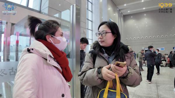 “真好，妈妈每天都能回家陪我！”