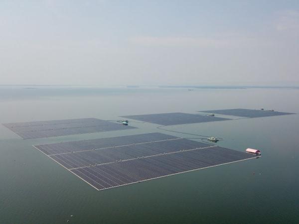 中企承建泰国水面漂浮光伏电站项目并网发电 中企承建泰国水面漂浮光伏电站项目并网发电