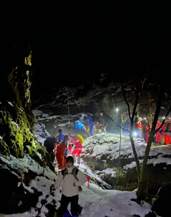 两女子被困秦岭五日五夜，一人获救一人身亡