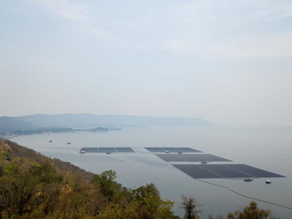 中企承建泰国水面漂浮光伏电站项目并网发电 中企承建泰国水面漂浮光伏电站项目并网发电