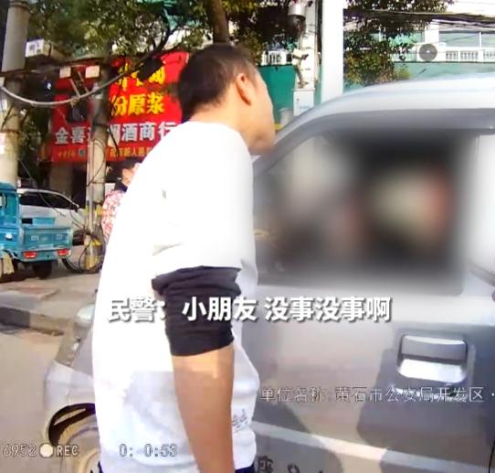 抓捕时遇嫌疑人的一双儿女,民警“撒谎”被怒赞! 抓捕时遇嫌疑人的一双儿女,民警“撒谎”被怒赞!