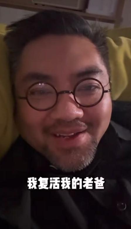 男子用AI“复活”已故父亲安慰91岁奶奶：奶奶不知他已经去世