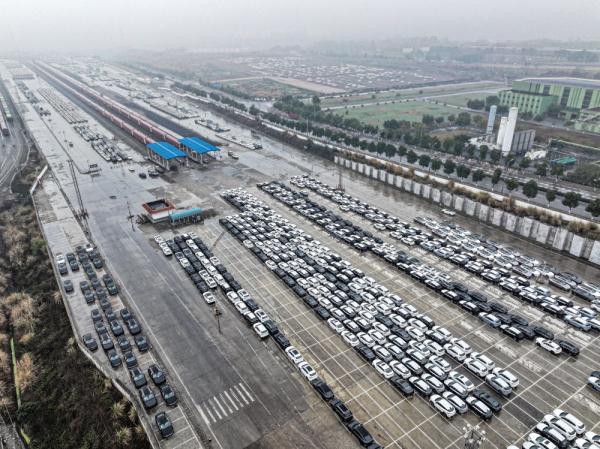 重庆中欧班列2023年整车出口突破11万台 重庆中欧班列2023年整车出口突破11万台