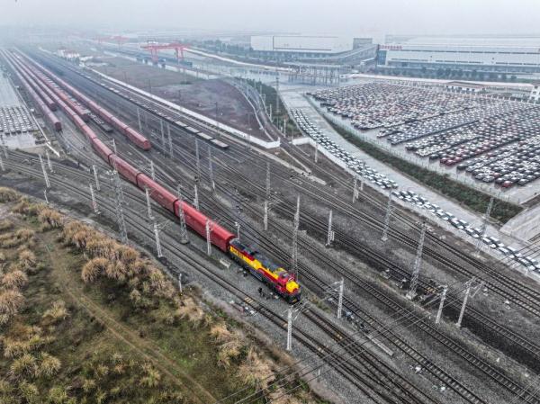 重庆中欧班列2023年整车出口突破11万台 重庆中欧班列2023年整车出口突破11万台