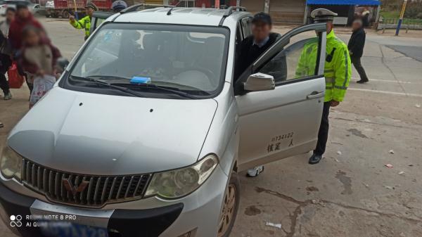 7座“黑校车”挤下13人！重罚！