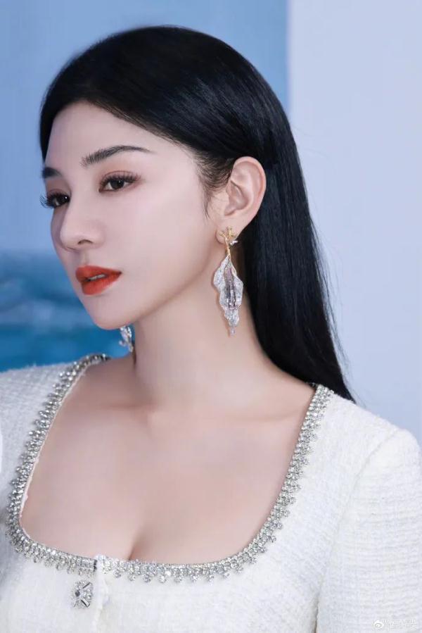 知名女星自曝：怀孕了终于可以吃了！