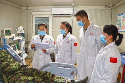 我赴黎维和医疗分队紧急救治维和友军