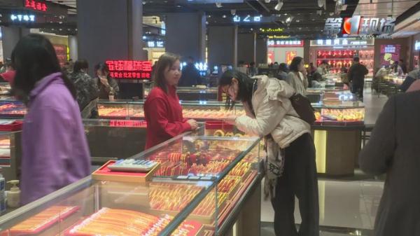 涨涨涨,创历史新高!年轻人成消费主力 涨涨涨,创历史新高!年轻人成消费主力