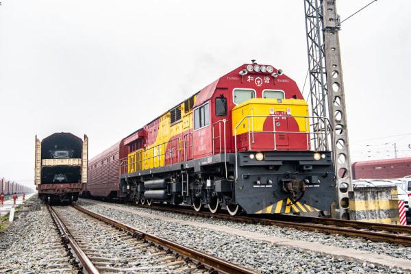 重庆中欧班列2023年整车出口突破11万台 重庆中欧班列2023年整车出口突破11万台