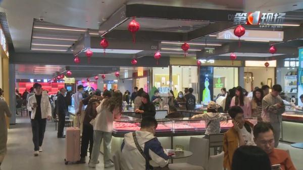 涨涨涨,创历史新高!年轻人成消费主力 涨涨涨,创历史新高!年轻人成消费主力