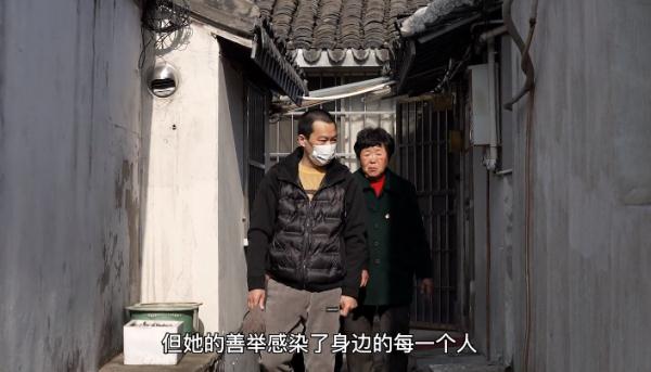 家人相继离世，上海阿姨选择为陌生人花钱如流水，她说这不是“傻”