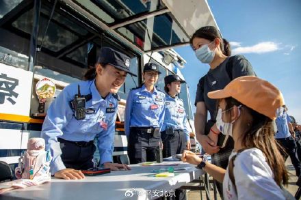 你在广场上见过她吗？