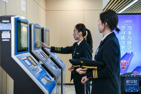 新华全媒＋丨冲上云霄吧！蓝天并蒂花