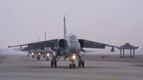 好飒！我国首批歼击机女飞多次成功处置空中特情