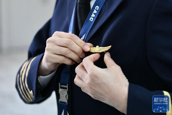 新华全媒＋丨冲上云霄吧！蓝天并蒂花